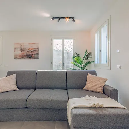 شقة Bellaria Palace - Near The Of Ferrari By Movebnb