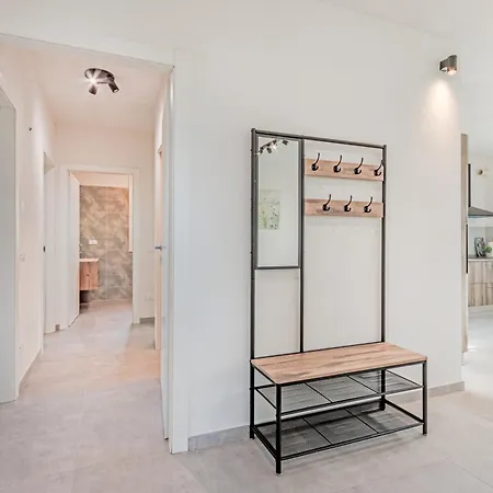 Bellaria Palace - Near The Of Ferrari By Movebnb مودينا