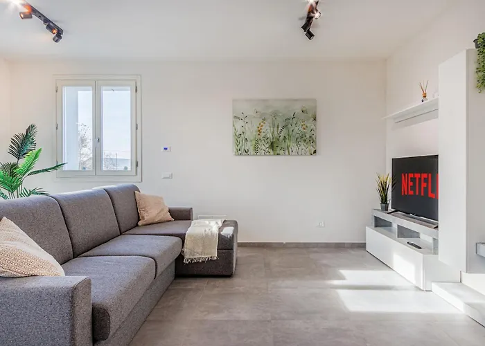 Bellaria Palace - Near The Of Ferrari By Movebnb شقة